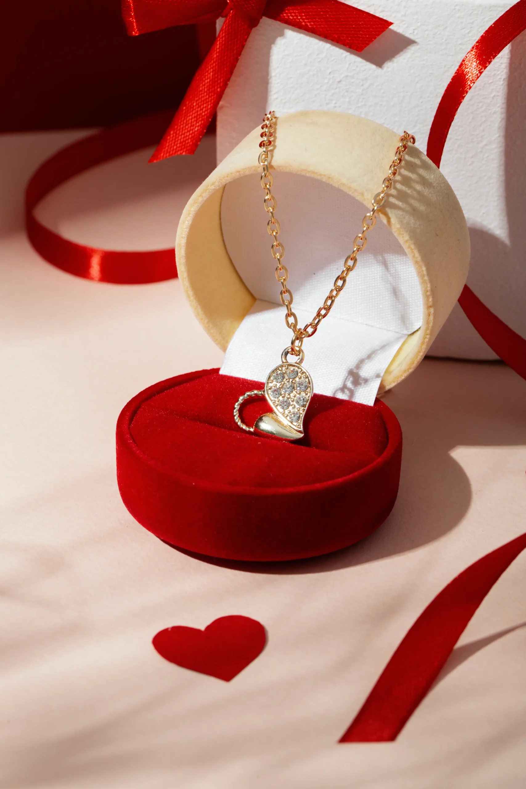 Eligent locket for women