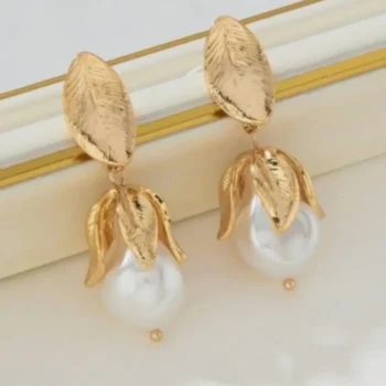 Shell Stud Earrings