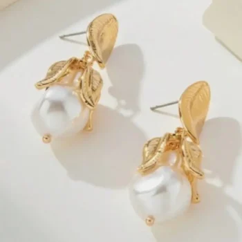 Shell Stud Earrings