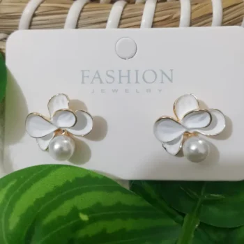 White Shell Flower Pearl Stud Earrings