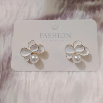 White Shell Flower Pearl Stud Earrings